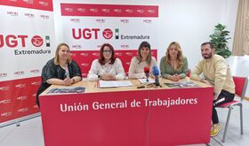 UGT Extremadura auspicia un sindicato de auxiliares de enfermera para reclamar mejoras