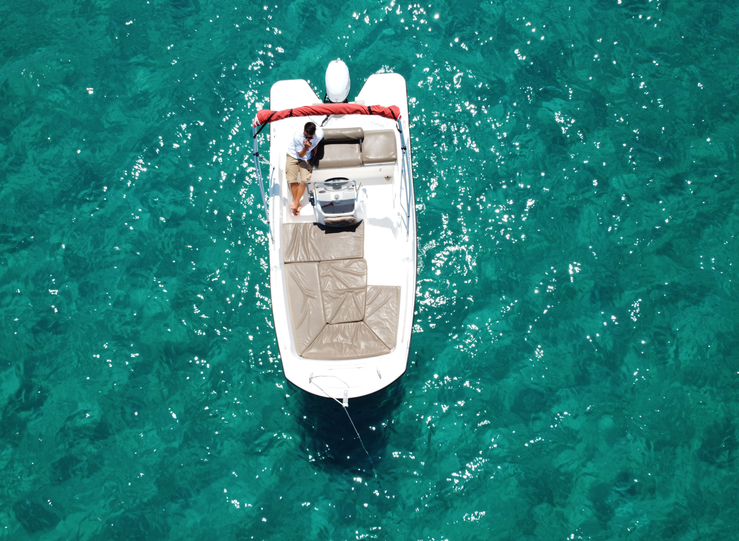 La mejor forma de navegar en Ibiza alquiler de barcos sin licencia