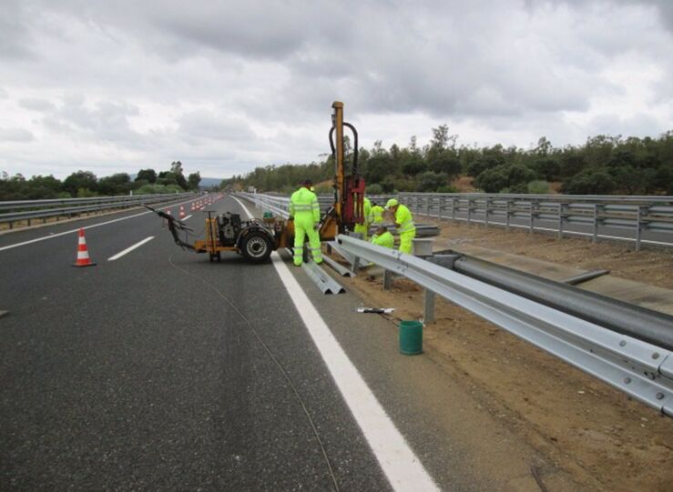 Transportes adjudica por 107M contrato para conservar 191 km carreteras en Badajoz